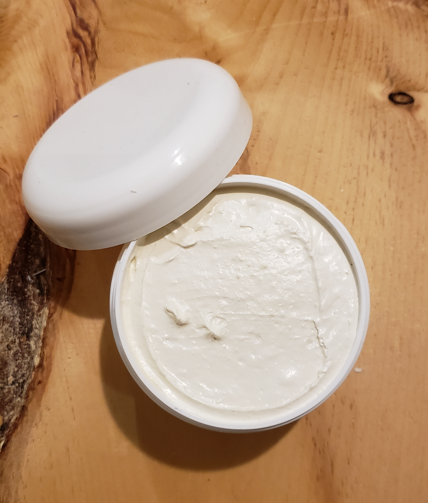 whipped body butter using shea butter, coconut oil and olive oil